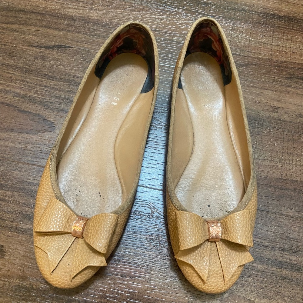 Ted baker London tan leather Bow ballet flats size 8.5 true to size